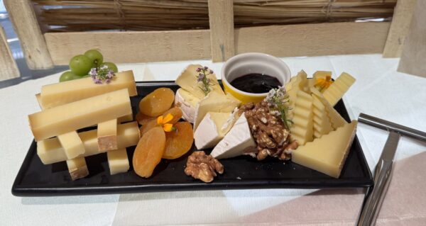 3 Mountain Cheeses Platter 8Pax