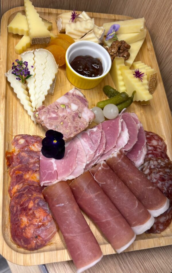 Cheese and Cold Cuts Platter 8Pax